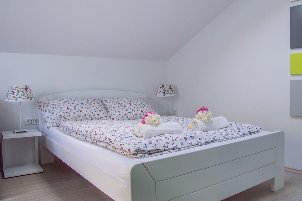 Apartments Punta By Sea أوماغ المظهر الخارجي الصورة