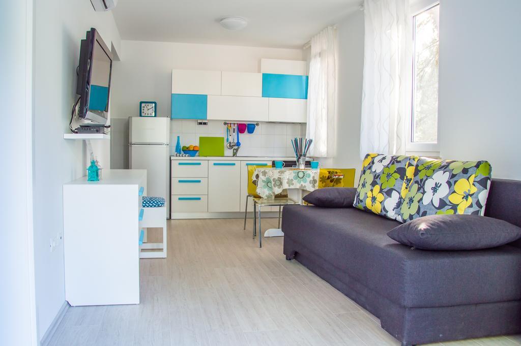 Apartments Punta By Sea أوماغ المظهر الخارجي الصورة